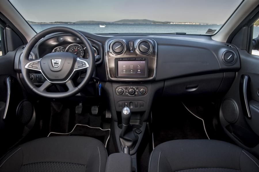 Торпедо Dacia Sandero 2016 года  (фото 19 из 32)